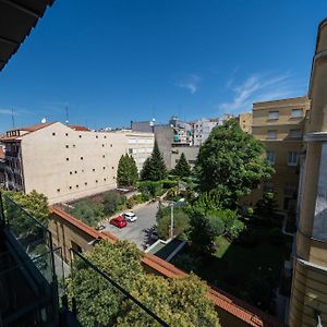 Superior One-Bedroom Apartment